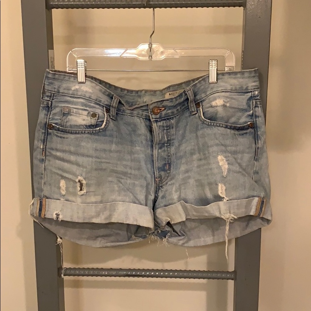 Distressed denim shorts | US 12